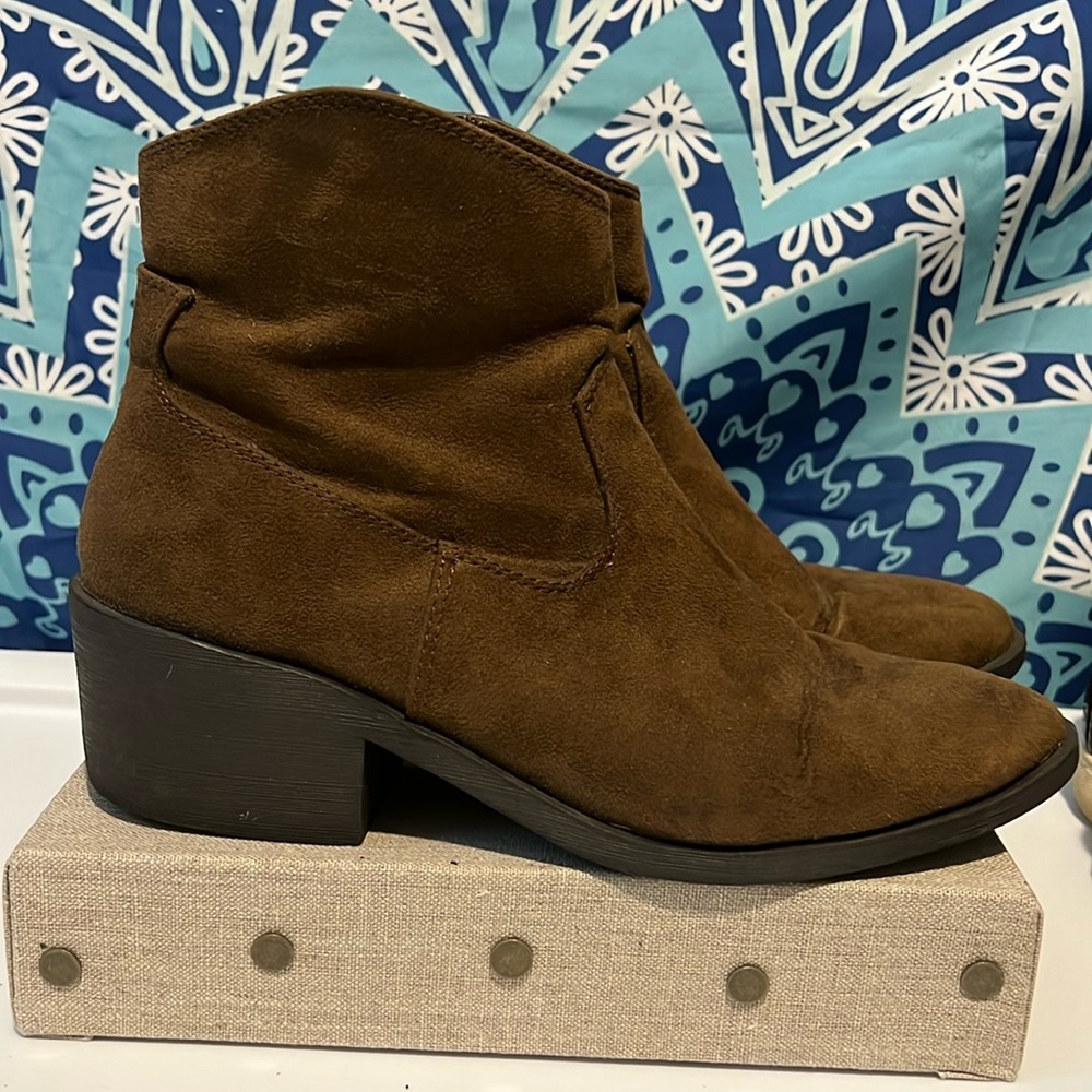 Forever 21 Women’s Brown Boot Size 9